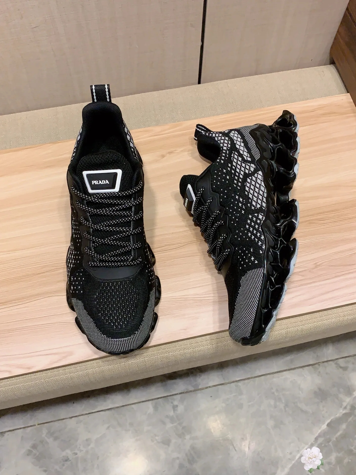 Men's men's shoes💰460💰💰🎩🎩[Lightning][Lightning] "PRADA*" The latest and most popular casual shoes, top brand [seduce] luxury ~ purchasing agency, top ~ quality. [Strong] The upper is made of imported breathable fly weave material ➕ breathable sheepskin feet (•) with fine workmanship. The original stylish and stylish soft rubber wear-resistant and non-slip outsole is light and comfortable on the feet. The real thing looks better when photographed. 004: Size: 38-44, 3️⃣ colors selected